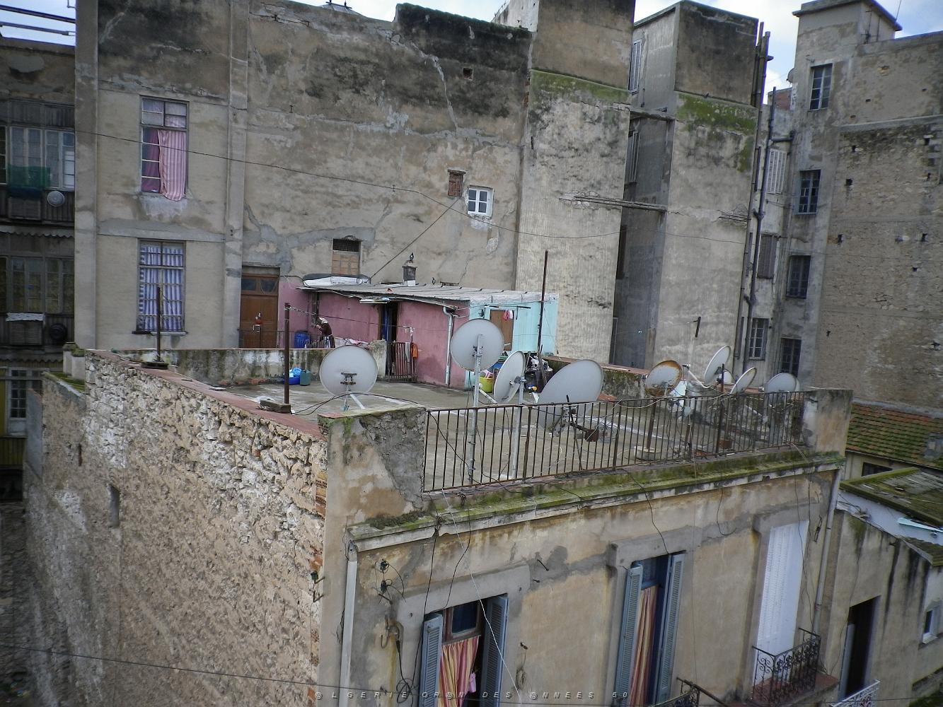 577 une terrasse en face du numero 11 ou 13 rue adolphe cousin .JPG